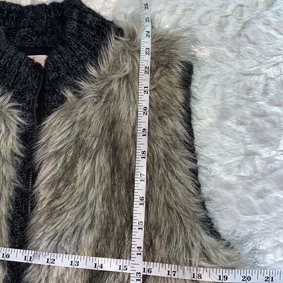 Loft faux fur zip up vest size M/L - Picture 7 of 7